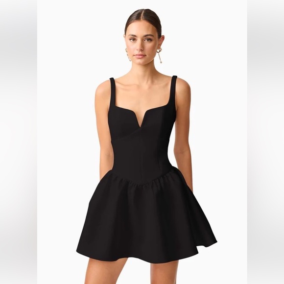 Elliatt Dresses & Skirts - elliatt hester black A-line satin flare mini dress size small NEW